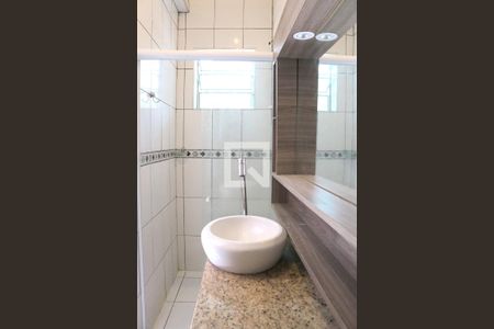 Banheiro Suíte  de casa para alugar com 2 quartos, 50m² em Vila Isa, São Paulo