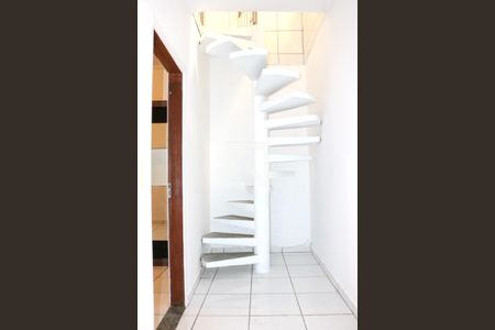 Acesso ao andar superior de casa para alugar com 2 quartos, 50m² em Vila Isa, São Paulo