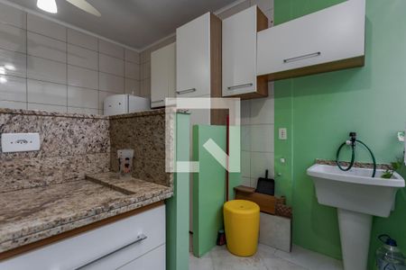 Cozinha e Área de Serviço de apartamento à venda com 2 quartos, 70m² em Independência, Porto Alegre
