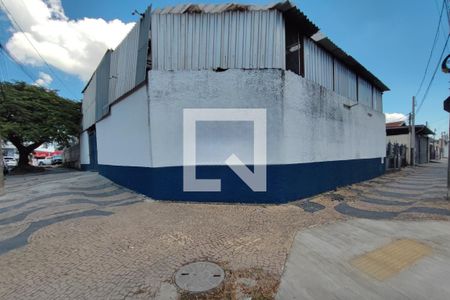 Fachada de casa à venda com 3 quartos, 450m² em Vila Pompéia, Campinas