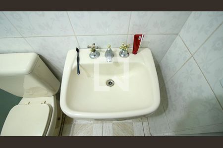 Banheiro de apartamento para alugar com 2 quartos, 50m² em Jardim Santa Teresinha, São Paulo