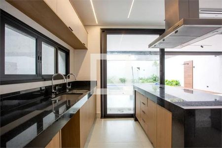 Casa à venda com 4 quartos, 320m² em Alto de Pinheiros, São Paulo