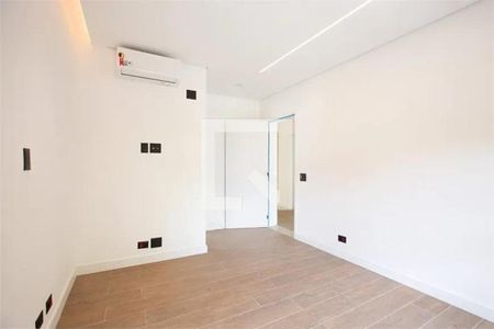 Casa à venda com 4 quartos, 320m² em Alto de Pinheiros, São Paulo