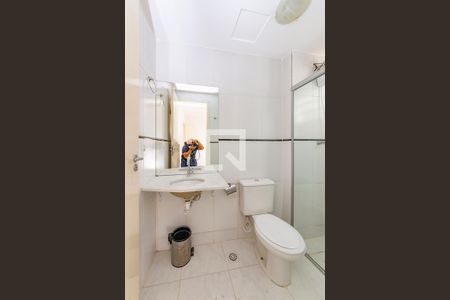 Banheiro da Suíte de apartamento à venda com 2 quartos, 55m² em Cabral, Contagem