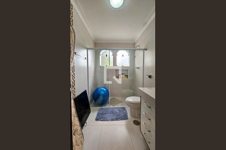 Banheiro 3 de casa para alugar com 5 quartos, 980m² em Jardim Santa Helena, São Paulo