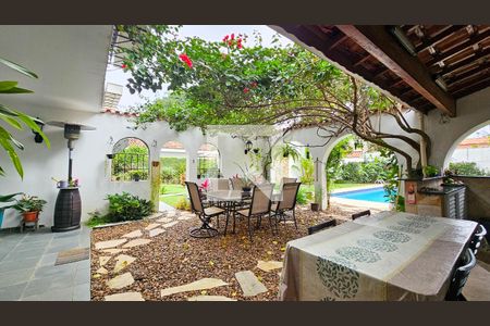 Quintal de casa para alugar com 5 quartos, 980m² em Jardim Santa Helena, São Paulo