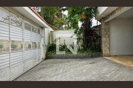 Garagem de casa para alugar com 5 quartos, 980m² em Jardim Santa Helena, São Paulo
