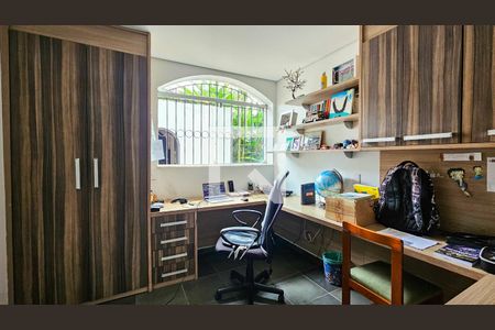 Escritório de casa para alugar com 5 quartos, 980m² em Jardim Santa Helena, São Paulo