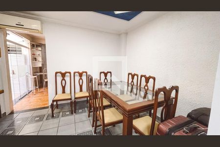 Sala de casa à venda com 3 quartos, 250m² em Conjunto Residencial Santa Terezinha, São Paulo