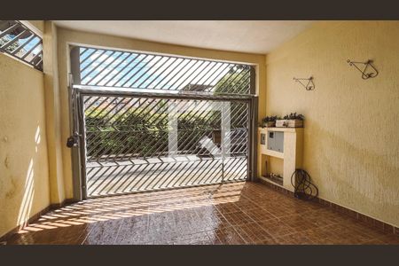 Garagem de casa à venda com 3 quartos, 250m² em Conjunto Residencial Santa Terezinha, São Paulo