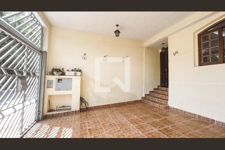 Garagem de casa à venda com 3 quartos, 250m² em Conjunto Residencial Santa Terezinha, São Paulo