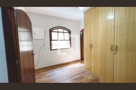 Quarto de casa à venda com 3 quartos, 250m² em Conjunto Residencial Santa Terezinha, São Paulo