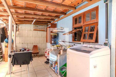 Área externa de casa à venda com 3 quartos, 120m² em Coronel Aparicio Borges, Porto Alegre
