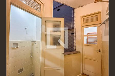 Banheiro de Serviço de apartamento para alugar com 3 quartos, 67m² em Catete, Rio de Janeiro