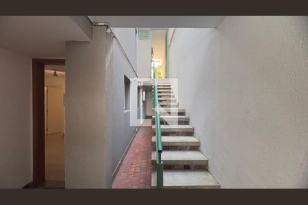 Escada de casa para alugar com 1 quarto, 80m² em Sumaré, São Paulo