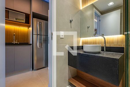 Banheiro de kitnet/studio para alugar com 1 quarto, 25m² em Pinheiros, São Paulo