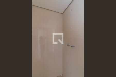 Banheiro de apartamento à venda com 2 quartos, 65m² em Vila Zanardi, Guarulhos