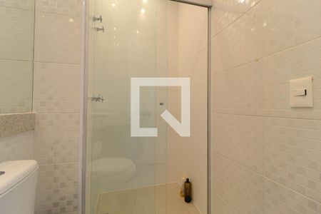 Banheiro de kitnet/studio para alugar com 1 quarto, 35m² em Indianópolis, São Paulo