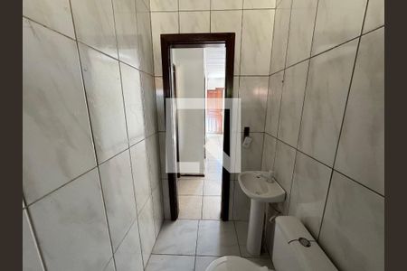 Banheiro de casa à venda com 2 quartos, 40m² em Scharlau, São Leopoldo