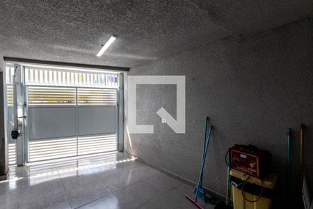 Garagem fundos de casa à venda com 3 quartos, 200m² em Jardim Umuarama, São Paulo