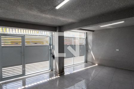 Garagem fundos de casa à venda com 3 quartos, 200m² em Jardim Umuarama, São Paulo