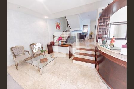 Casa à venda com 5 quartos, 325m² em Santa Lúcia, Belo Horizonte