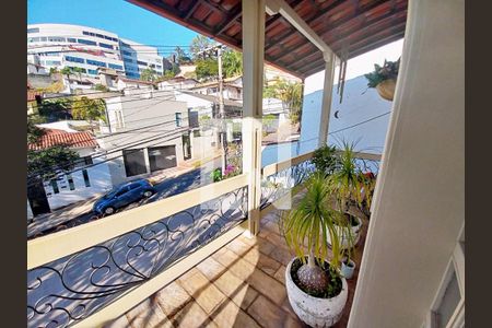 Casa à venda com 5 quartos, 325m² em Santa Lúcia, Belo Horizonte