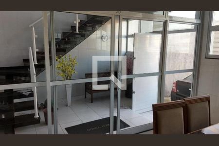 Casa à venda com 2 quartos, 220m² em Vila Carrão, São Paulo