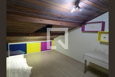 Casa à venda com 3 quartos, 240m² em Jardim Textil, São Paulo