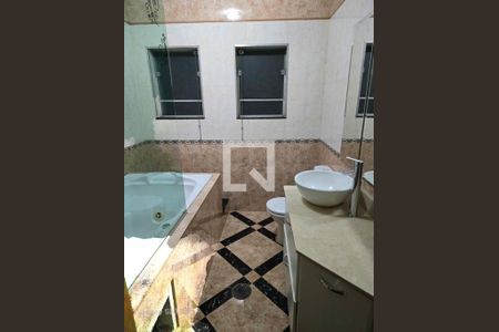 Casa à venda com 3 quartos, 240m² em Jardim Textil, São Paulo