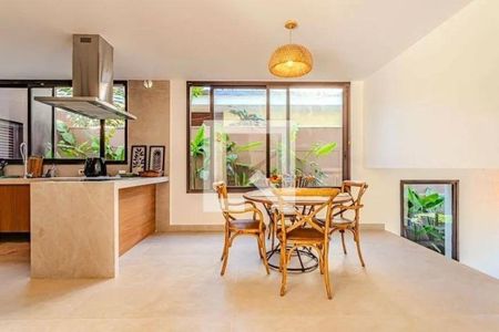 Casa à venda com 4 quartos, 357m² em Alto de Pinheiros, São Paulo