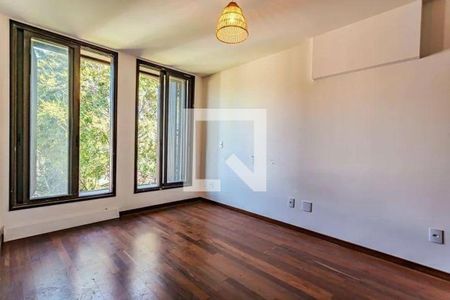 Casa à venda com 4 quartos, 357m² em Alto de Pinheiros, São Paulo