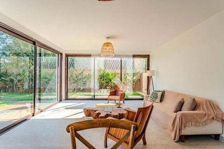 Casa à venda com 4 quartos, 357m² em Alto de Pinheiros, São Paulo