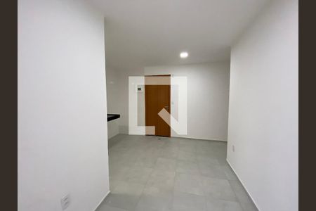 Sala de apartamento para alugar com 2 quartos, 40m² em Del Castilho, Rio de Janeiro
