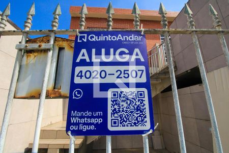 Fachada + Placa de casa à venda com 3 quartos, 98m² em Jardim Regina, São Paulo