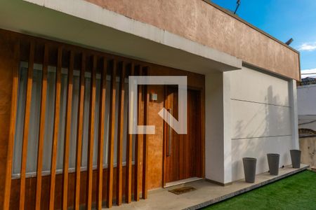 Fachada de casa à venda com 3 quartos, 450m² em Cachoeira, Niterói