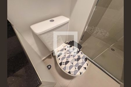 Banheiro de kitnet/studio para alugar com 1 quarto, 19m² em Bela Vista, São Paulo