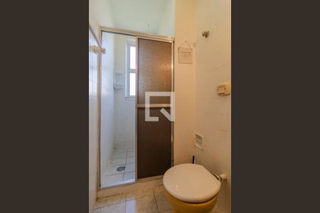 Banheiro de apartamento à venda com 1 quarto, 39m² em Cavalhada, Porto Alegre
