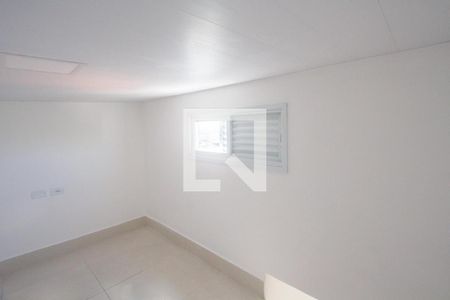Quarto de casa para alugar com 1 quarto, 30m² em Parque Maria Helena, São Paulo