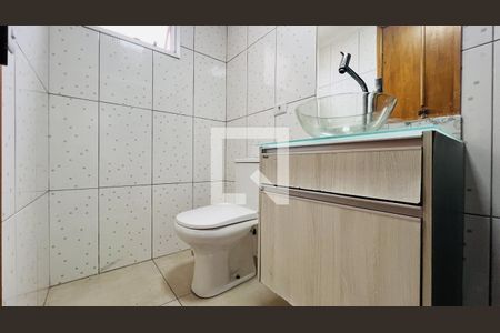 Banheiro de apartamento para alugar com 2 quartos, 56m² em Jardim Cocaia, Guarulhos