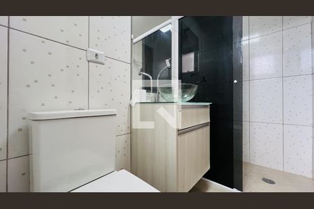 Banheiro de apartamento para alugar com 2 quartos, 56m² em Jardim Cocaia, Guarulhos