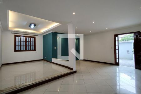 Sala de casa de condomínio para alugar com 4 quartos, 300m² em Jacarepaguá, Rio de Janeiro