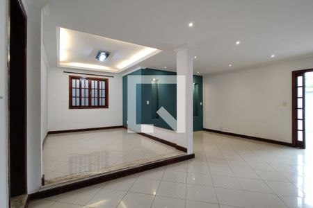 Sala de casa de condomínio para alugar com 4 quartos, 300m² em Jacarepaguá, Rio de Janeiro