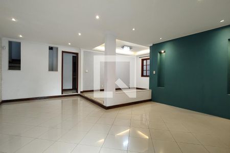 Sala de casa de condomínio para alugar com 4 quartos, 300m² em Jacarepaguá, Rio de Janeiro