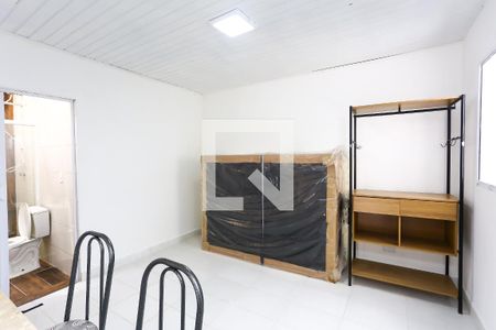 Sala/Quarto de casa para alugar com 1 quarto, 28m² em Jardim Santo Antonio, São Paulo