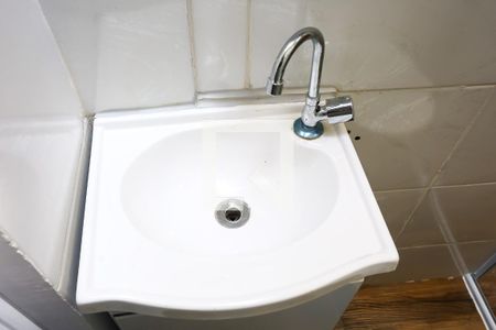 Banheiro de casa para alugar com 1 quarto, 28m² em Jardim Santo Antonio, São Paulo
