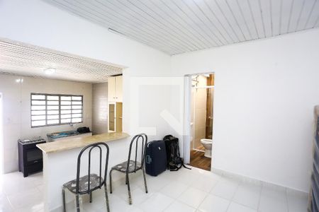 Sala/Quarto de casa para alugar com 1 quarto, 28m² em Jardim Santo Antonio, São Paulo