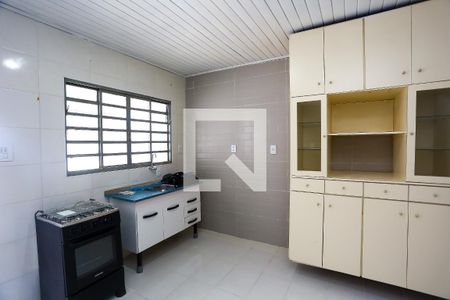 Cozinha de casa para alugar com 1 quarto, 28m² em Jardim Santo Antonio, São Paulo