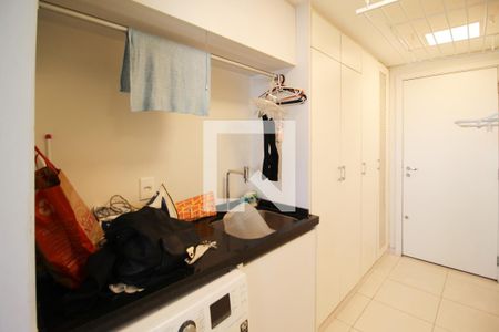 Área de Serviço de apartamento à venda com 2 quartos, 155m² em Vila Nova Conceição, São Paulo