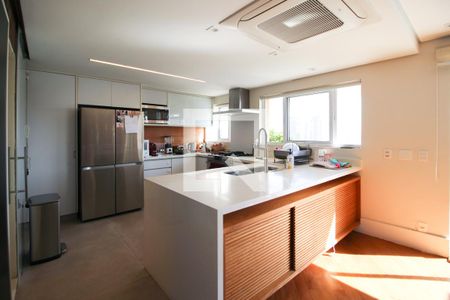 Cozinha de apartamento à venda com 2 quartos, 155m² em Vila Nova Conceição, São Paulo